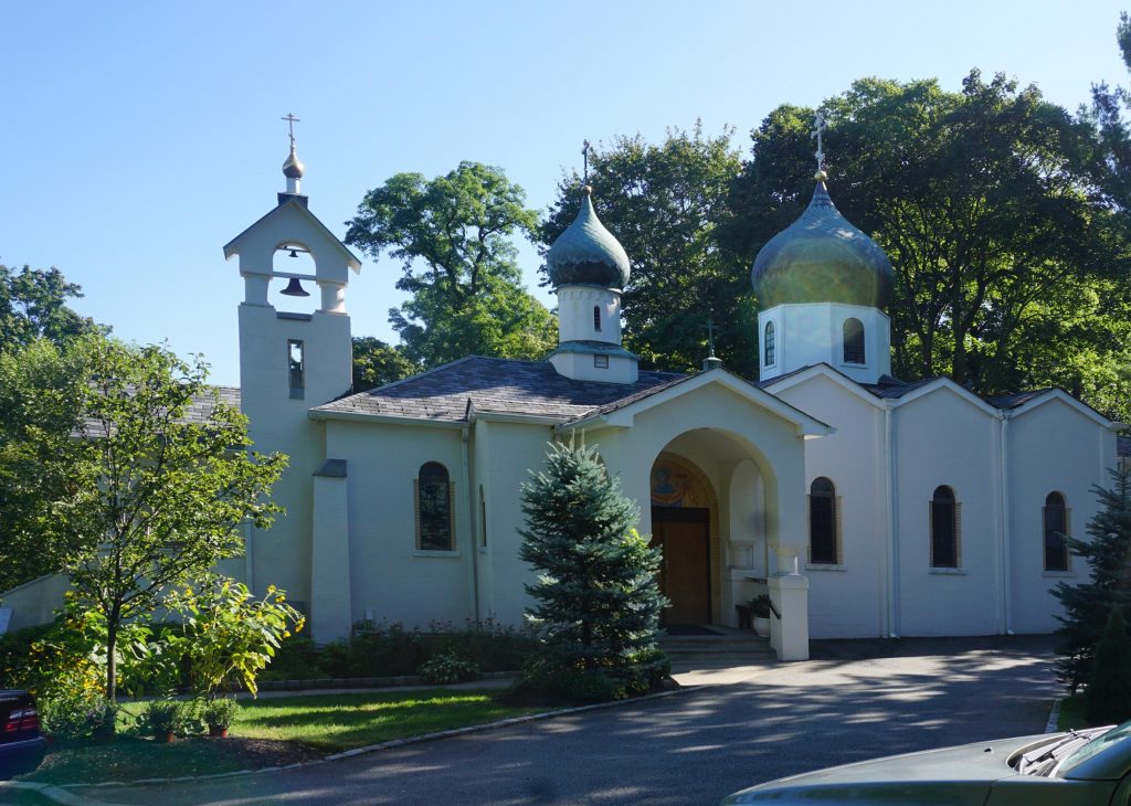 В русском храме на скале у моря