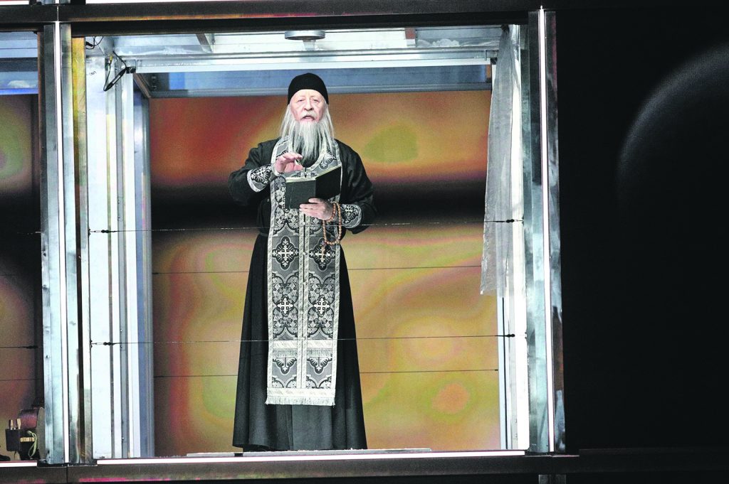 Почему на сцене МХАТа старца играет Леонид Якубович