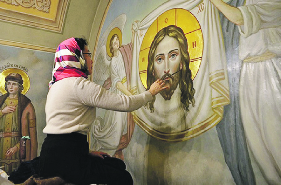 Мария Пак в одиночку расписала храм в центре Москвы