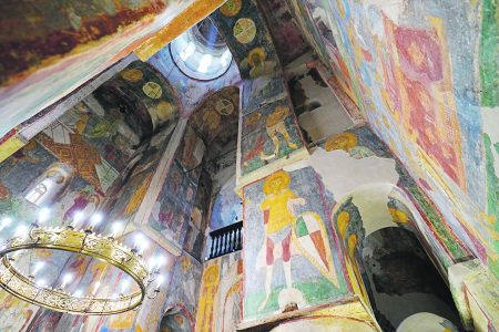 Два собора в одном монастыре
